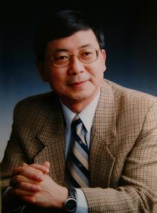 教育部今年初公布的《中共教育部党组关于进一步加强直属高等学校领导班子建设的若干意见》明确要求，直属高校年满60岁的领导班子成员要及时退出领导岗位。1952年12月出生的郑南宁如今已经61岁。