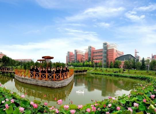 建校时间：1909年优势专业：地理信息系统、理论与应用力学、采矿工程、地质工程、材料科学与工程、机械设计及其自动化、自动化、电子信息工程、测绘工程等。录取原则：采取“志愿优先、分数优先”的录取原则。即优先录取第一志愿考生，对非第一志愿不设分数级差；对进档志愿相同的考生，依照专业志愿、基准成绩、相关学科、身体条件等因素综合考虑安排专业。采矿工程专业只招男生，其它专业录取不限男女比例。