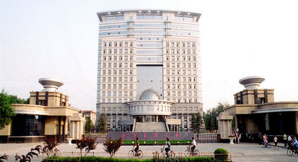 建校时间：1913年优势专业：法学、生物科学、食品科学与工程、农业机械化及其自动化、农学、园艺、林学、植物保护、农业资源与环境、动物医学等。录取原则：实行志愿分数优先原则，对省内第一志愿考生加20分一次性投档；外省则根据当地有关政策执行。艺术设计专业录取，专业课采用美术省统考成绩。