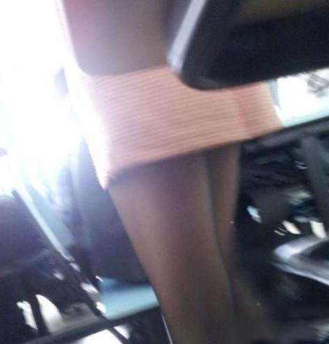 如果都是真的，那拍照的同学们都没被抓现行，真的都可以直接拿狗仔证上岗去了。