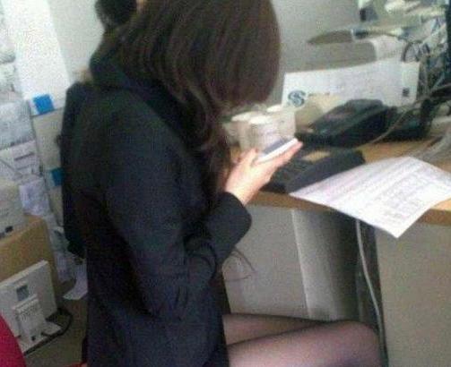 如果都是真的，那拍照的同学们都没被抓现行，真的都可以直接拿狗仔证上岗去了。