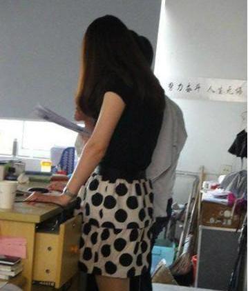 如果都是真的，那拍照的同学们都没被抓现行，真的都可以直接拿狗仔证上岗去了。
