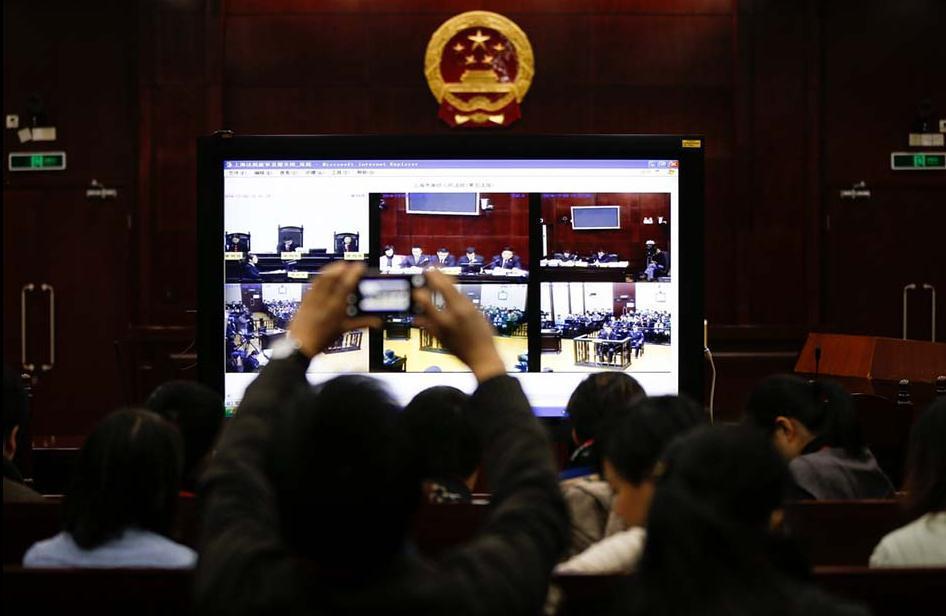 媒体记者被安排在第十二号庭观看庭审视频直播。