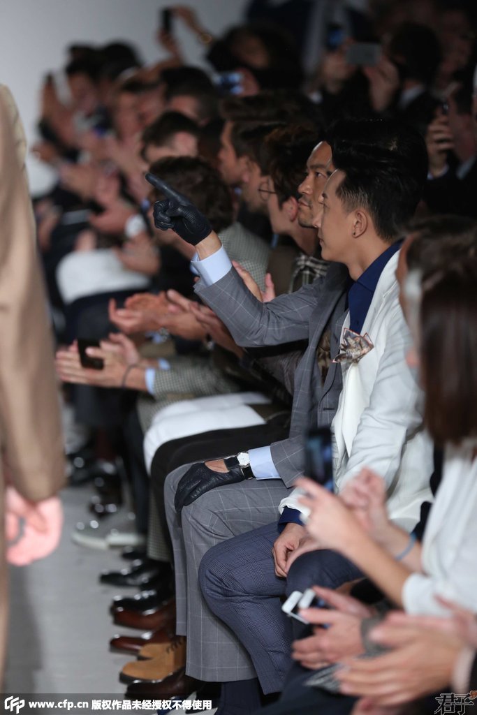 廖凡、胡兵、韩庚三位男神同排亮相看秀