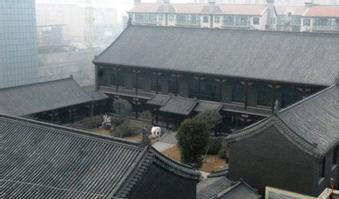 近日，谷俊山在河南濮阳的住宅图片曝光，这栋住宅被当地居民称为“将军府”。