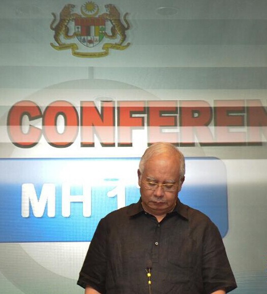 图为2014年7月18日，马来西亚总理纳吉布在吉隆坡国际机场举行的新闻发布会上发言。马来西亚航空公司一架载有298人的波音777客机17日在靠近俄罗斯边界的乌克兰东部地区坠毁。