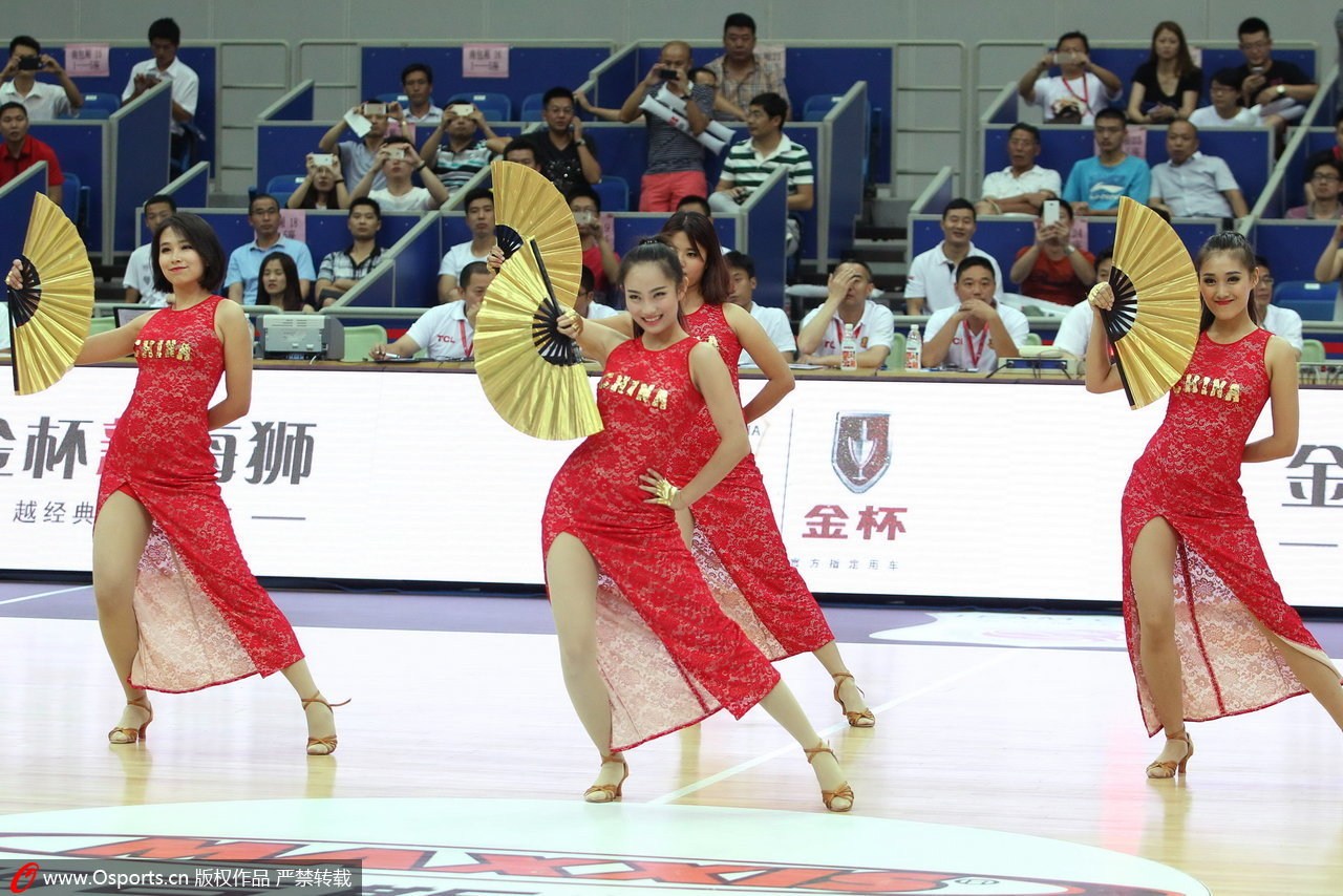 2014年7月18日，2014年中欧男篮锦标赛，中国vs塞尔维亚，性感篮球宝贝热舞助威。