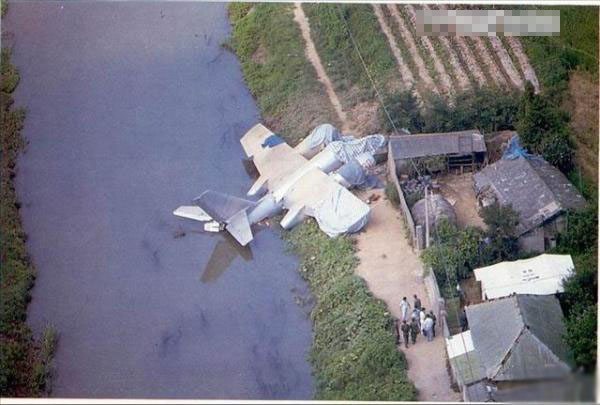 空军飞行员萧天润驾驶轰-5轰炸机从山东胶县起飞叛逃。