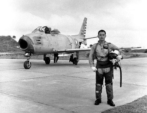 1963年6月1日，国民党上尉飞行员徐廷泽开创了国民党飞行员投诚的先河。