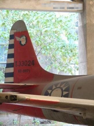 1969年5月26日，国民党上尉飞行教官黄天明和飞行生朱京蓉追随徐廷泽驾机叛逃。