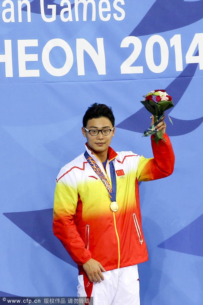 男子50蝶施扬破赛会纪录夺金