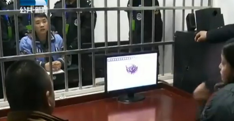 刘汉、刘维等5人与亲属见面。