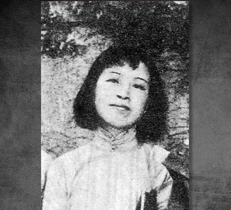 1931年7月—1933年4月，李云鹤在私立青岛大学图书馆工作，并通过赵太侔的妻子俞珊结识了她的弟弟黄敬（化名）。黄比李云鹤大三岁，是大学生物系学生、共产党地下宣传部长。图为江青年轻时照片。