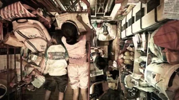 经常一间房子的面积不足10平方米，却要住下整整一家人。