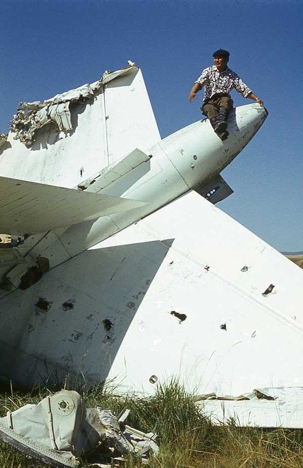 林彪集团策动武装政变阴谋败露后，于1971年9月13日乘飞机外逃叛国，途中机毁人亡的事件。关于林彪坠机有多种说法，有中国导弹拦截、苏军导弹截击、机上人员搏斗导致坠机、飞机航油不够迫降导致飞机解体、以及飞机起飞时由于机翼撞上加油车导致飞机最终坠毁等多种说法。事实真相如何，目前尚未有权威说法。