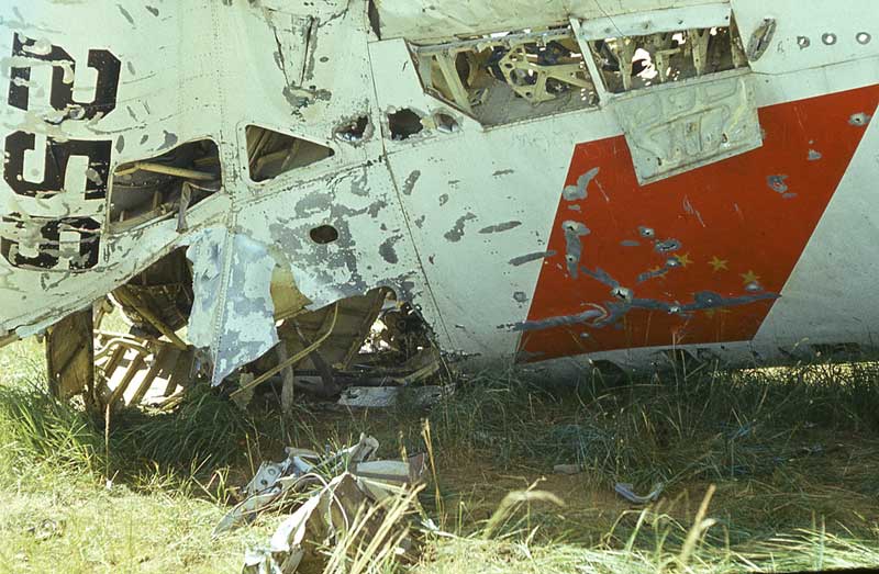 林彪集团策动武装政变阴谋败露后，于1971年9月13日乘飞机外逃叛国，途中机毁人亡的事件。关于林彪坠机有多种说法，有中国导弹拦截、苏军导弹截击、机上人员搏斗导致坠机、飞机航油不够迫降导致飞机解体、以及飞机起飞时由于机翼撞上加油车导致飞机最终坠毁等多种说法。事实真相如何，目前尚未有权威说法。