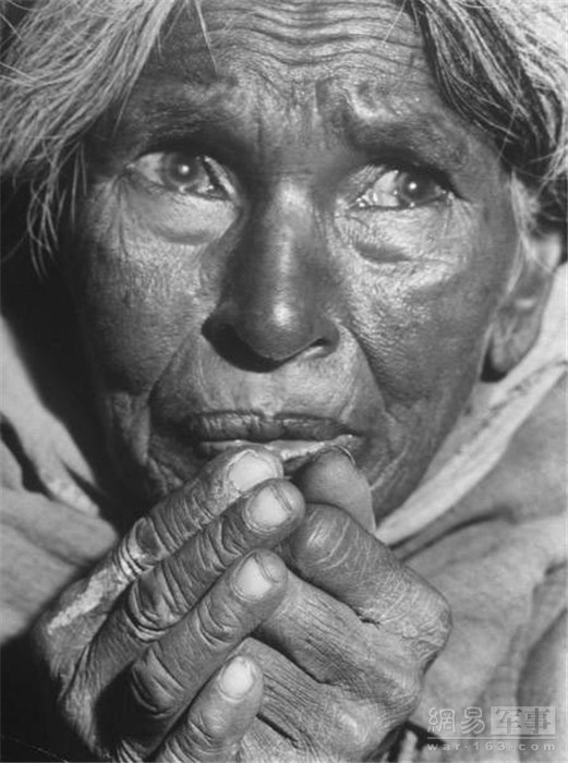 1946年二战结束后的印度，因为连续两年的大旱又一次出现了饥荒，在印度饥荒发生的同时，中国的南方也同样发生了大面积的饥荒。