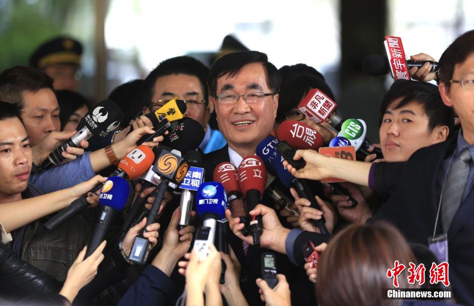 中国国民党秘书长李四川代表朱立伦和王如玄抽签后，接受记者采访。 中新社记者 陈小愿 摄（来源：中新网）