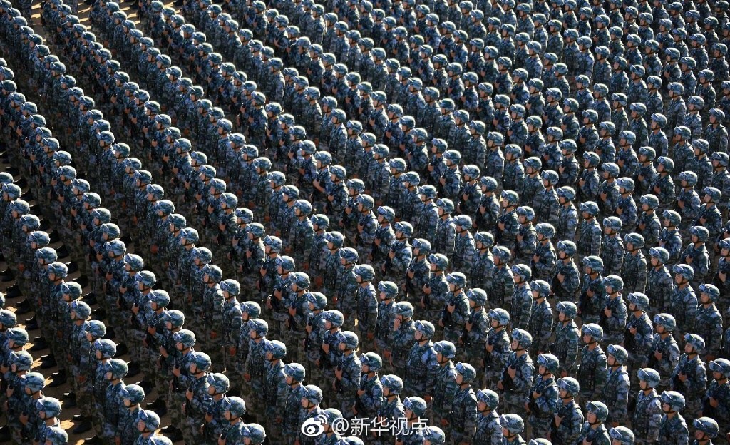 受阅官兵列阵沙场整装待阅！（来源：新华网）