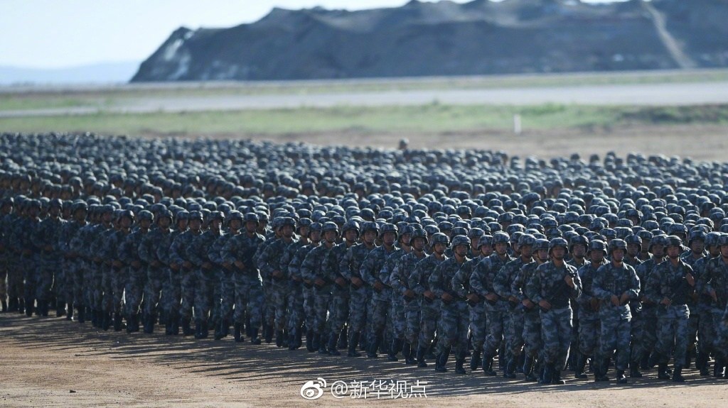 受阅官兵列阵沙场整装待阅！（来源：新华网）