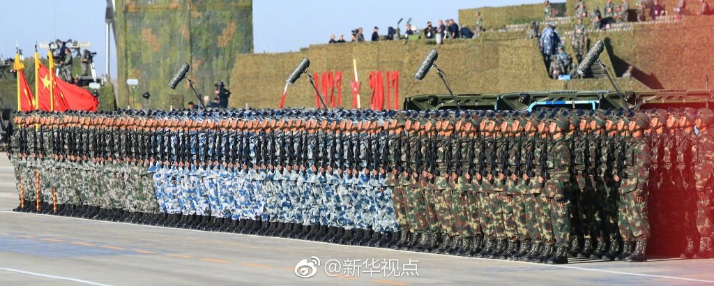 受阅官兵列阵沙场整装待阅！（来源：新华网）