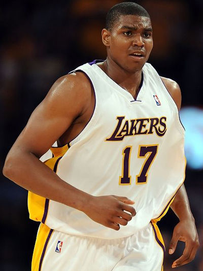 平季后赛生涯最高得分铁血拜纳姆赢英雄般礼遇