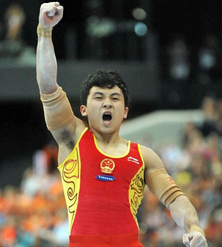 世锦赛双杠冯喆夺冠 滕海滨亚军中国包揽金银牌