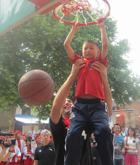 姚明明日回国将返回上海 巨人或南京会合斯科拉|火箭_网易体育