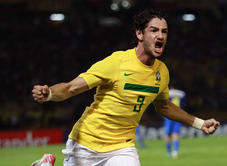 帕托两球完美救赎金童誓不做巴西20年最差9号