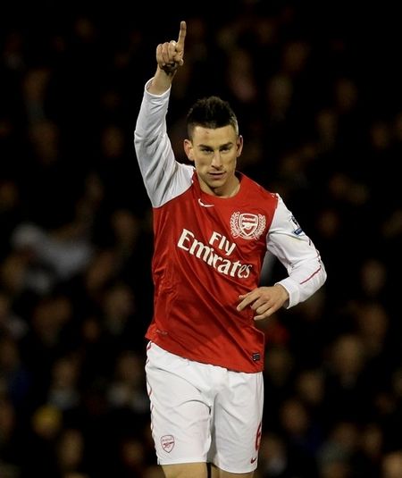 枪手铁卫破门球队全胜纪录告终 一人强难阻失利