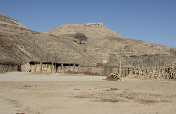野狐泉小学建校于1948年,位于会宁县土高山乡红湾村,距会宁县城一百二
