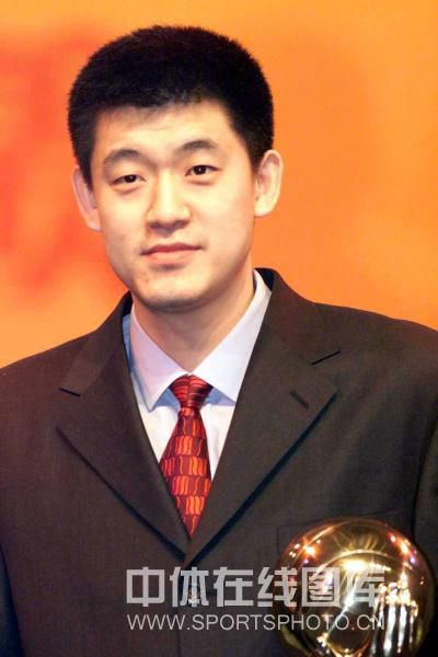 集团主动找到国家体委副主任徐寅生和分管篮球处的训竞二司司长钟添发